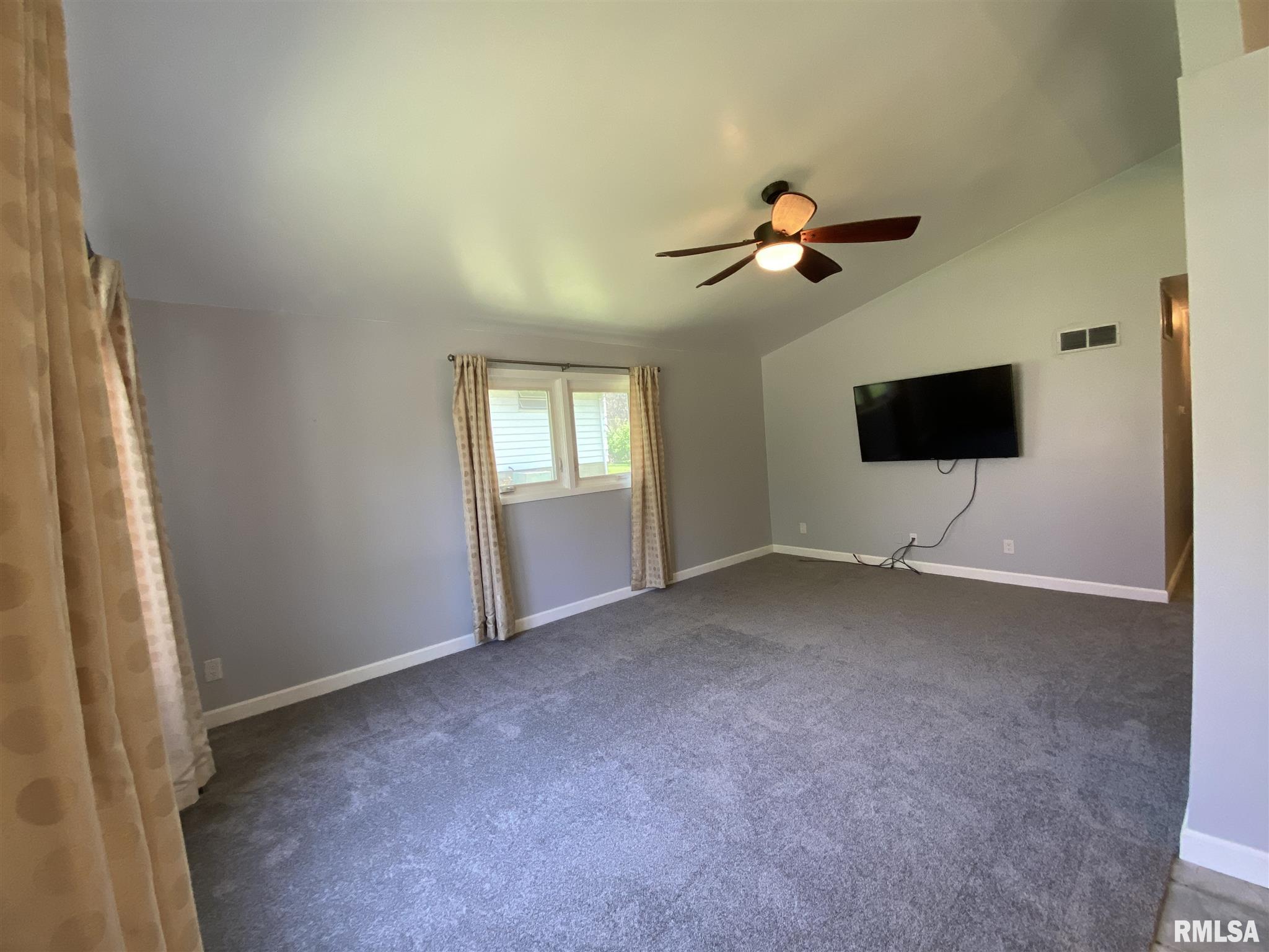 2634 West Overhill Road Peoria, IL 61615 - Photo 2 of 40 Gallery Image 2