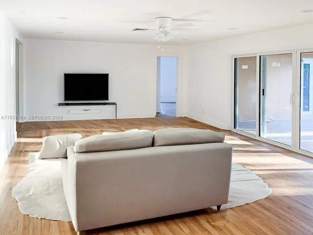 $4,400 | Country Club, Coral Springs, FL 33065