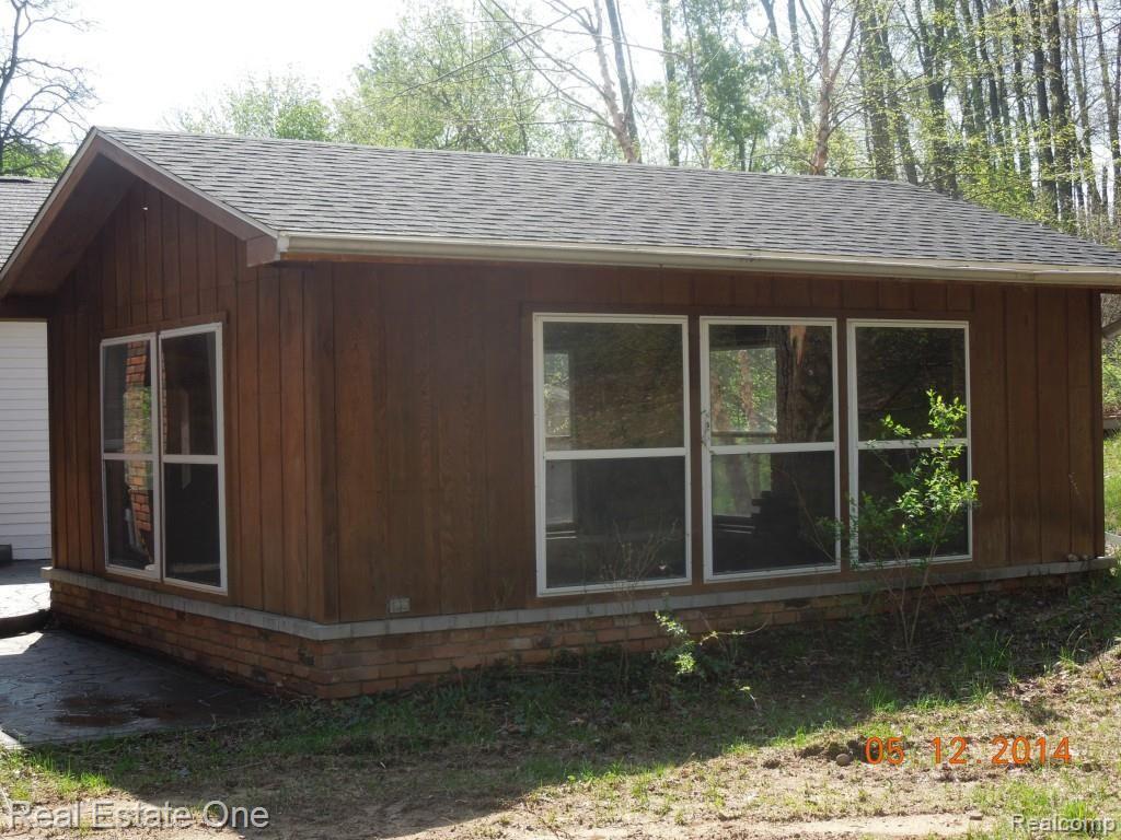 2492 Academy Road Holly, MI 48442 - Photo 37 of 50 Oudoor Recreation Room