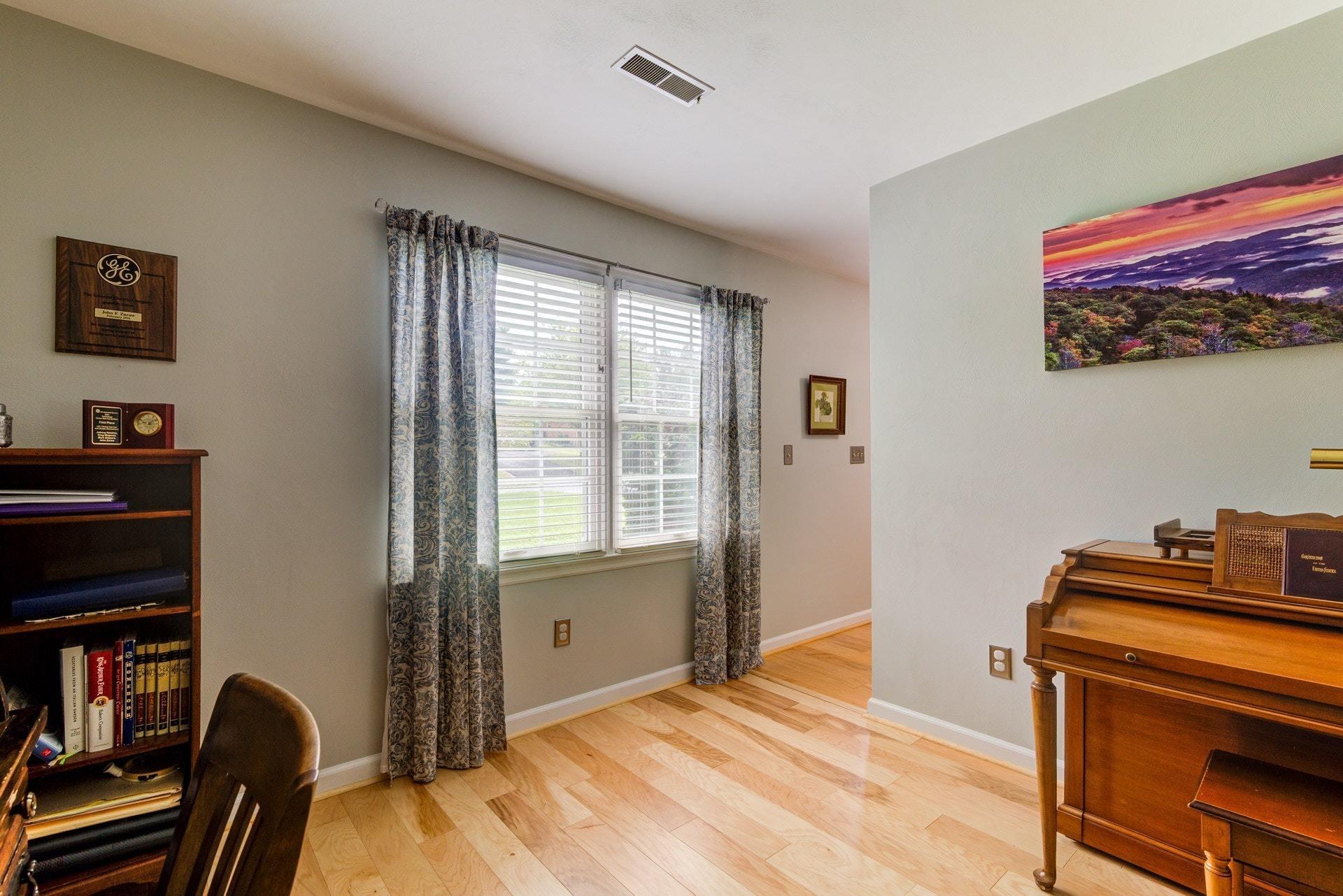 5249 Setter Road Roanoke, VA 24012 - Photo 5 of 34 005-326086-05-untitled-5-3_8173914