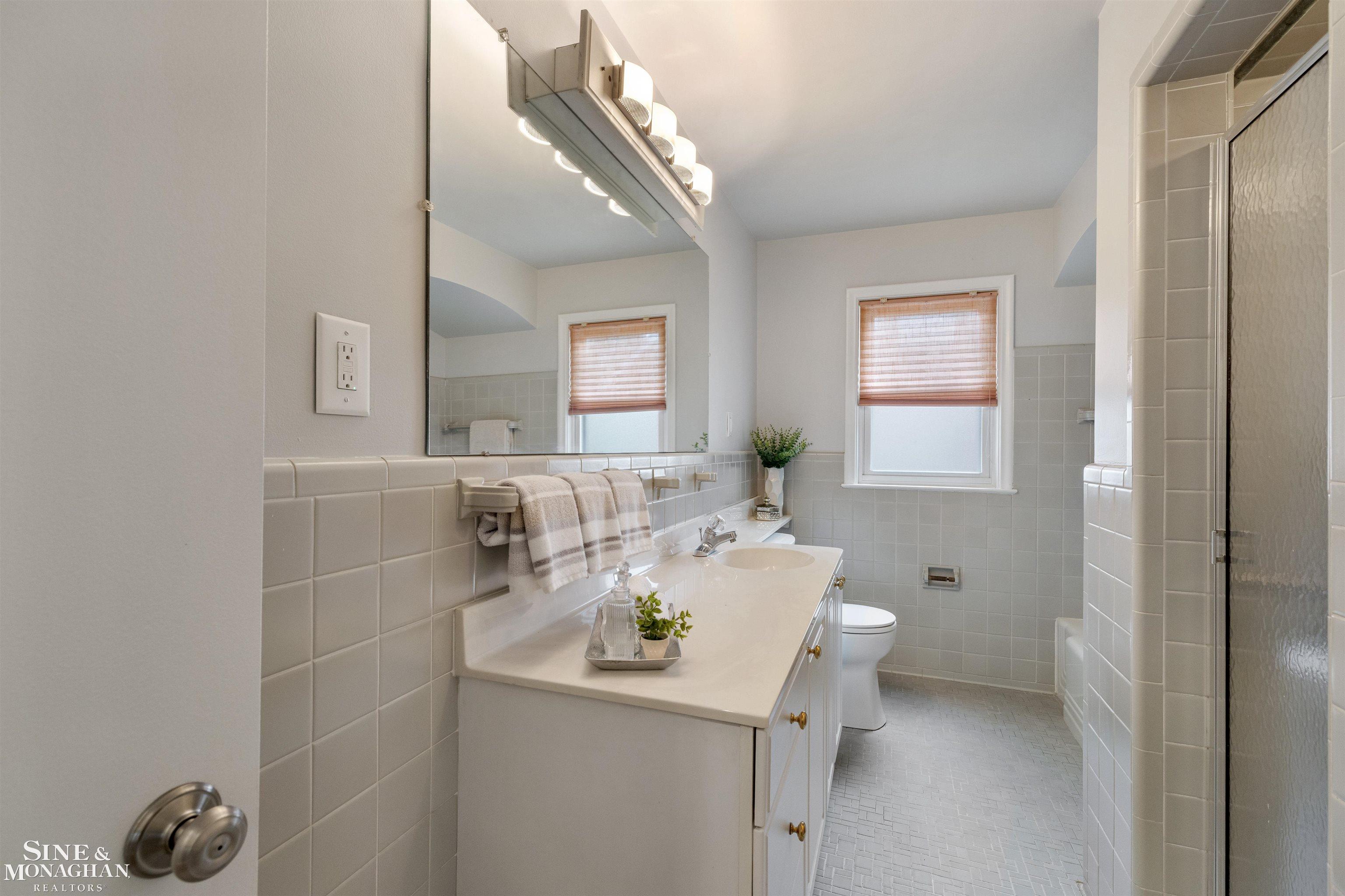 581 Hampton Road Grosse Pointe Woods, MI 48236 - Photo 24 of 60