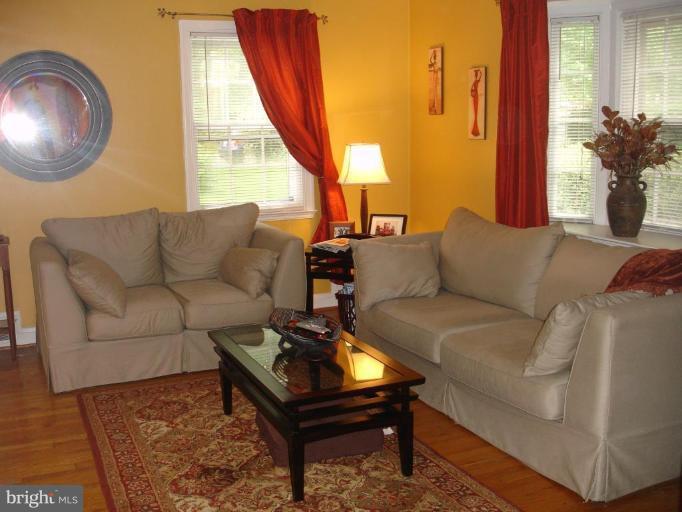 4206 Westview Road Baltimore, MD 21218 - Photo 2 of 16 Living Room