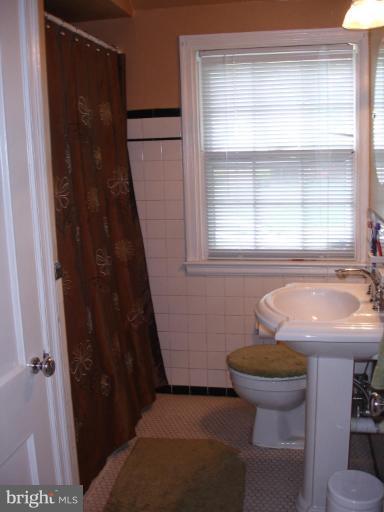 4206 Westview Road Baltimore, MD 21218 - Photo 13 of 16 Bath #1