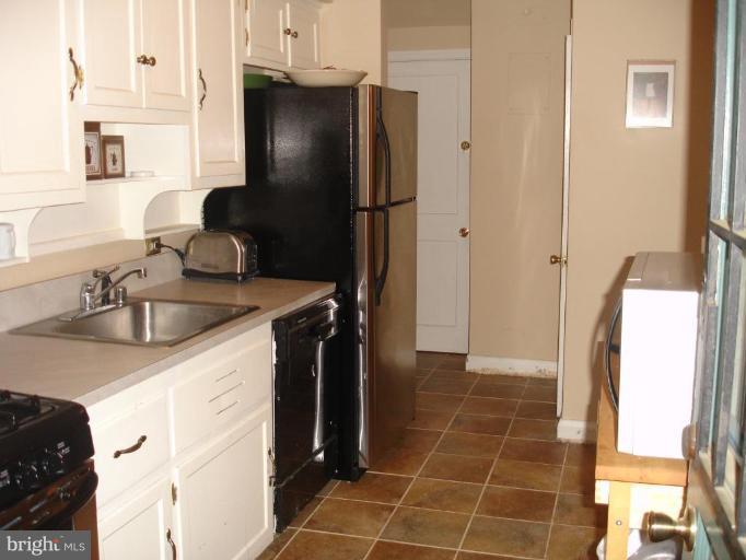4206 Westview Road Baltimore, MD 21218 - Photo 6 of 16 Kitchen
