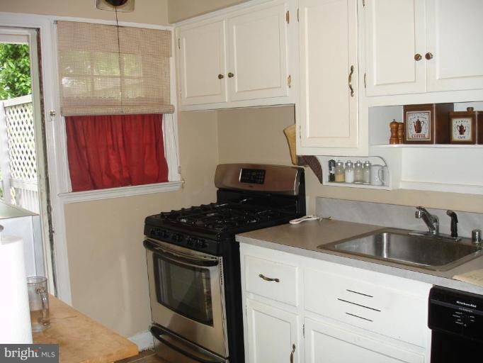 4206 Westview Road Baltimore, MD 21218 - Photo 7 of 16 Kitchen #2