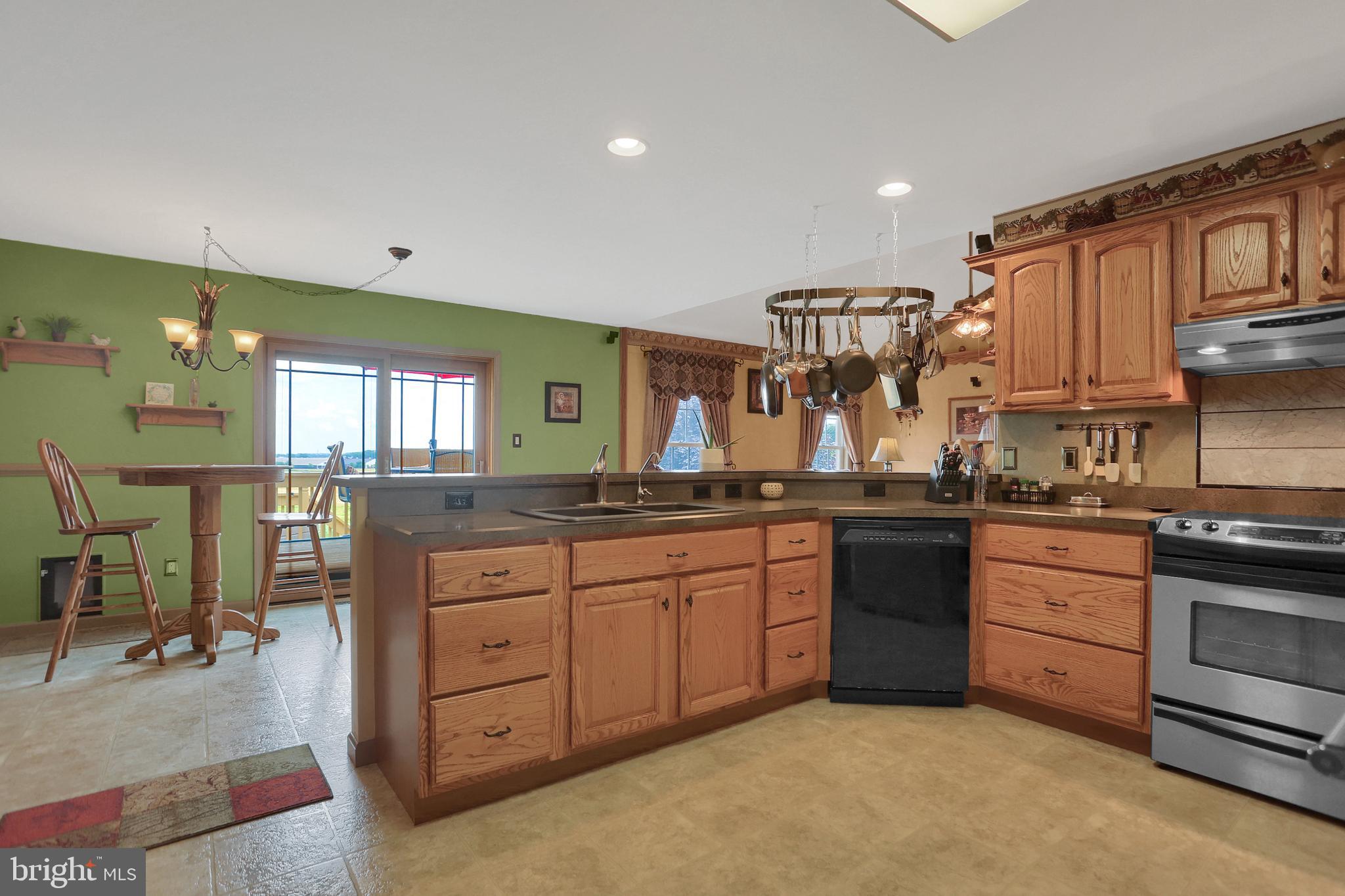 440 Doe Run Road Manheim, PA 17545 - Photo 4 of 30 Eat-In Kitchen