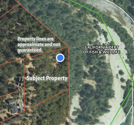 a view of a yard with a house