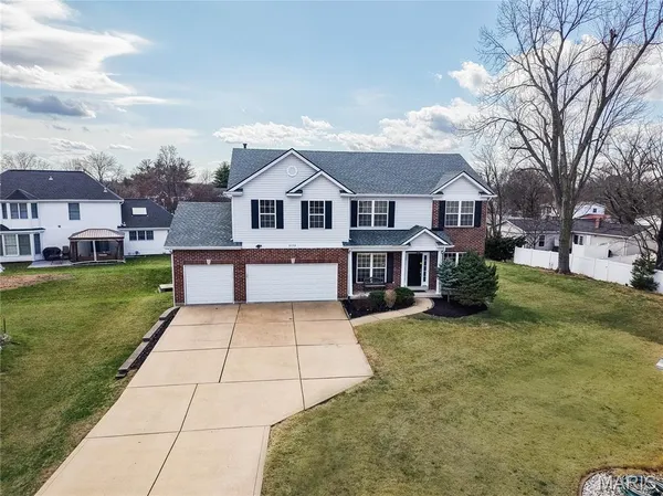 $745,000 | 2352 The Courts Drive, Chesterfield, MO 63017