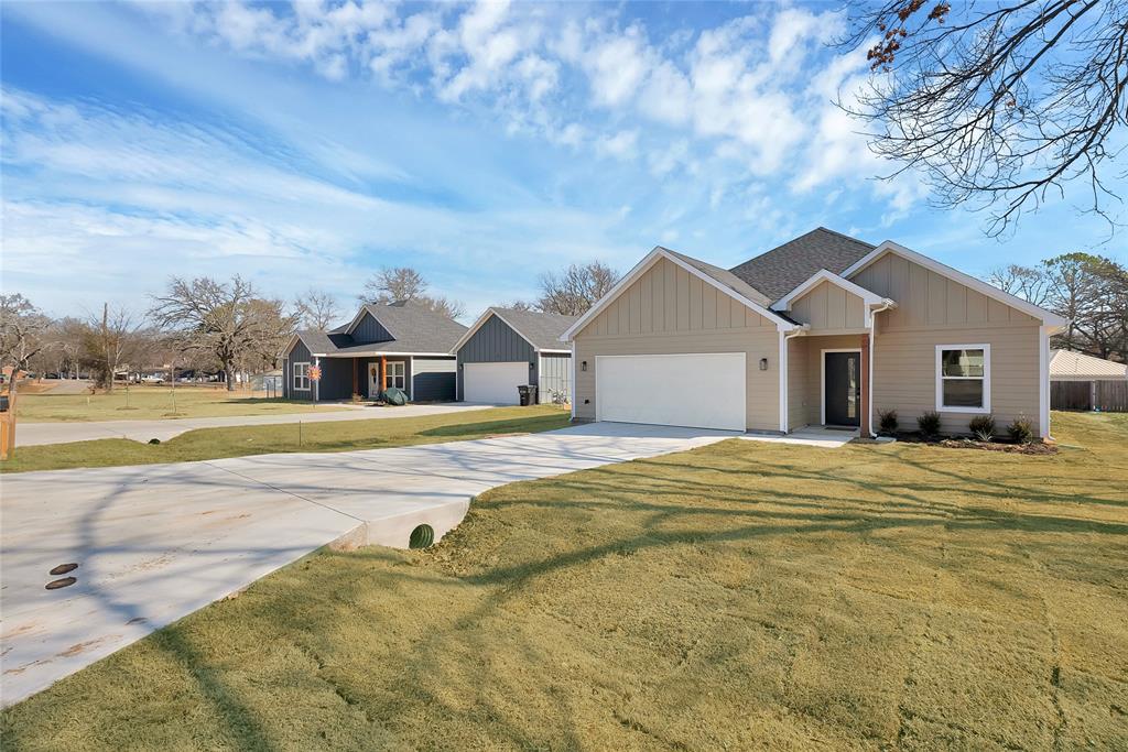 175 Harris Harbor Road East Tawakoni, TX 75472 - Photo 3 of 22 a view of a house with a yard and large tree