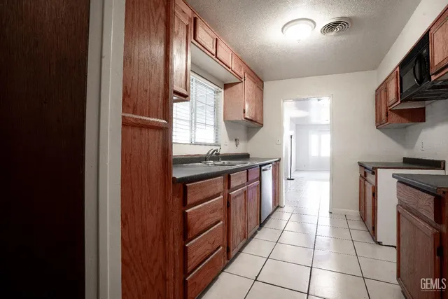 a view of an entryway and staircase