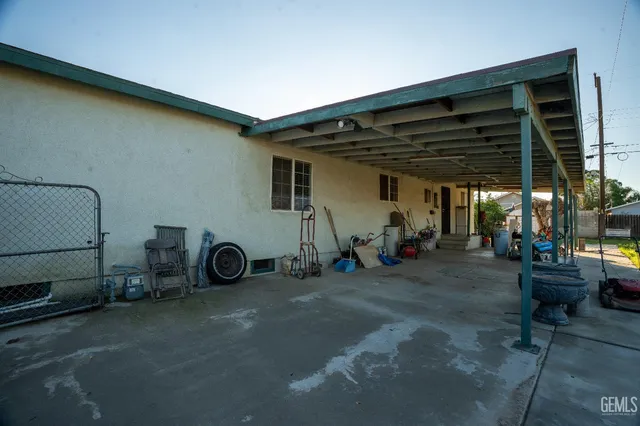a view of a backyard with plants and a garden