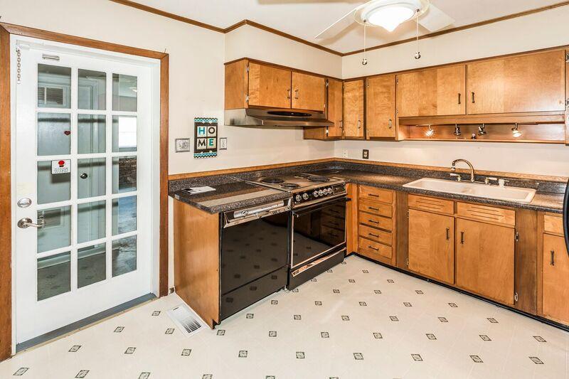 4124 Crestfield Road Knoxville, TN 37921 - Photo 5 of 18 kitchen area