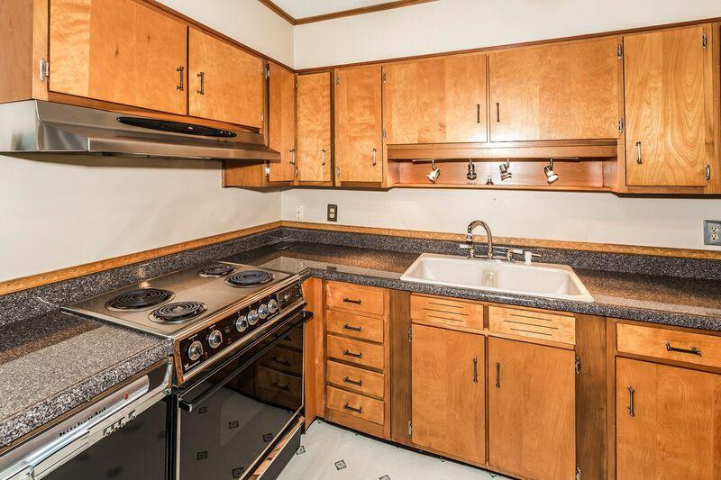 4124 Crestfield Road Knoxville, TN 37921 - Photo 6 of 18 kitchen