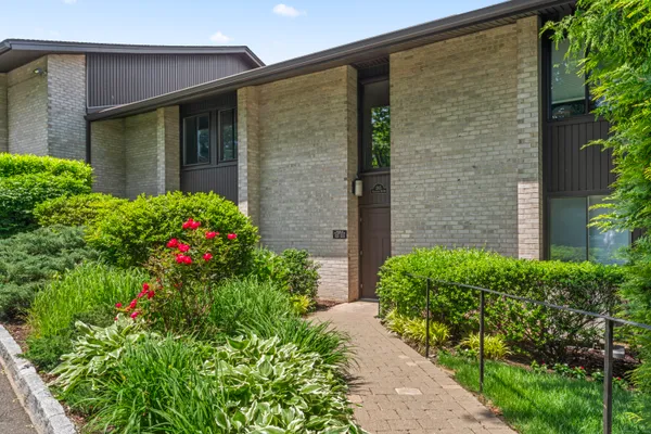 $3,250 | 245 Hamilton Avenue, Unit 1, Stamford, CT 06902