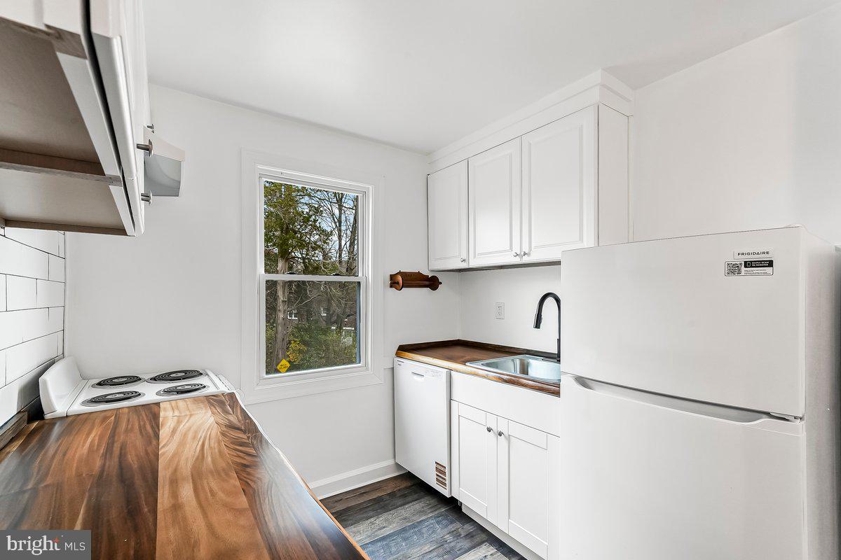 2203 Steele Road Drexel Hill, PA 19026 - Photo 7 of 19