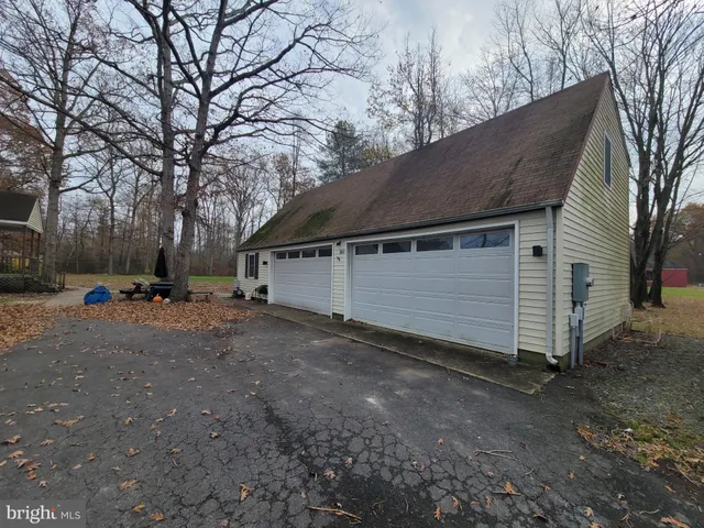 a view of a house with a yard and garage