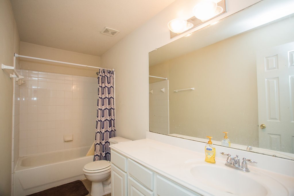 2930 Westerfield Lane Houston, TX 77084 - Photo 20 of 22 Secondary full bath.