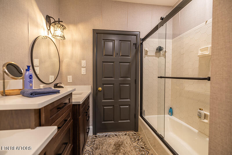 8719 Inlet Drive Knoxville, TN 37922 - Photo 33 of 57 Bathroom 4