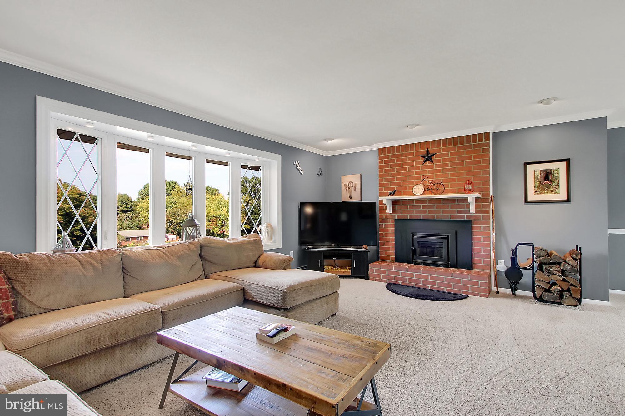 735 Lucabaugh Mill Road Westminster, MD 21157 - Photo 8 of 30 Living Room
