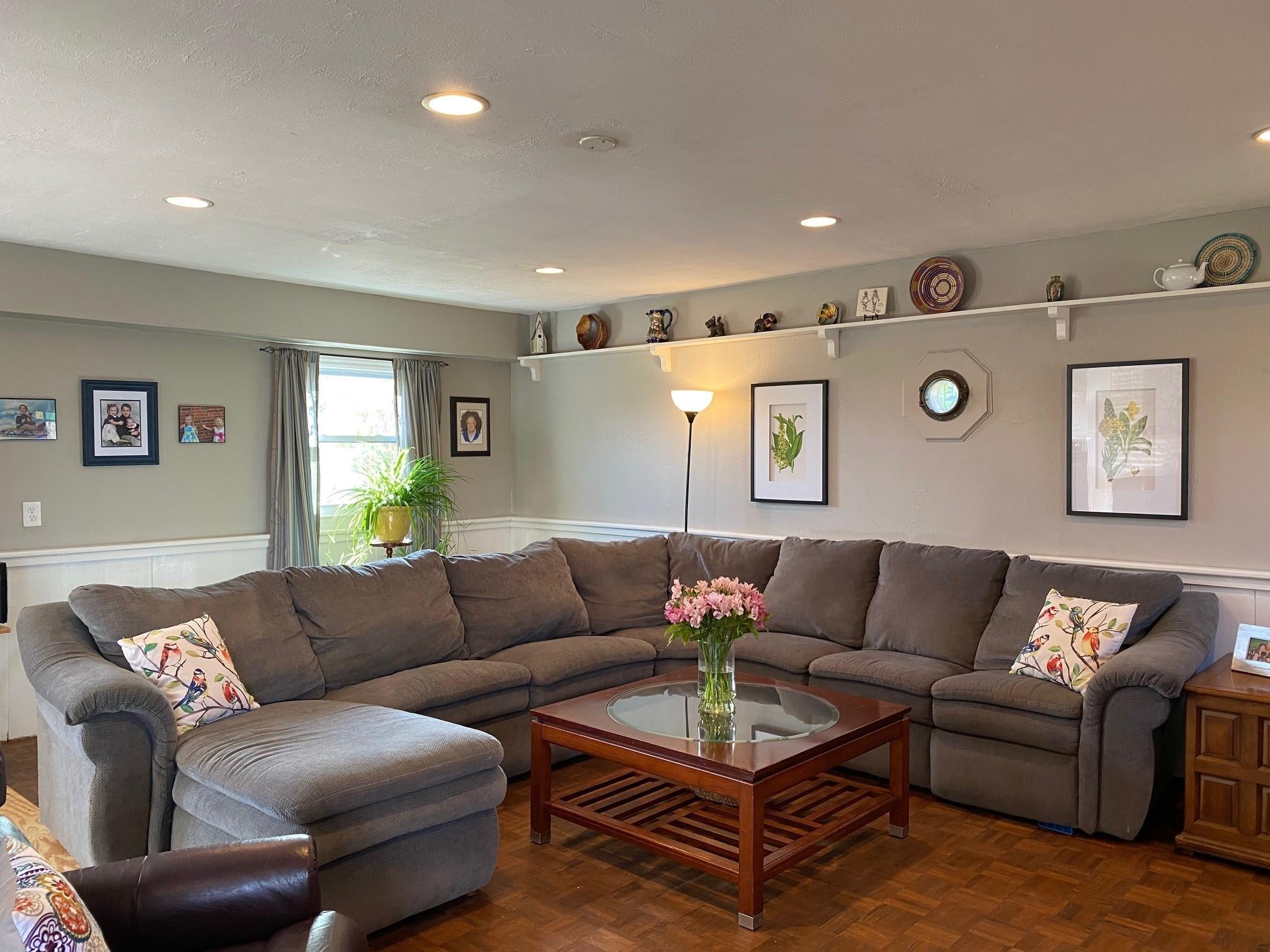 533 Diamond Road Salem, VA 24153 - Photo 11 of 40 Great Room with Sofa