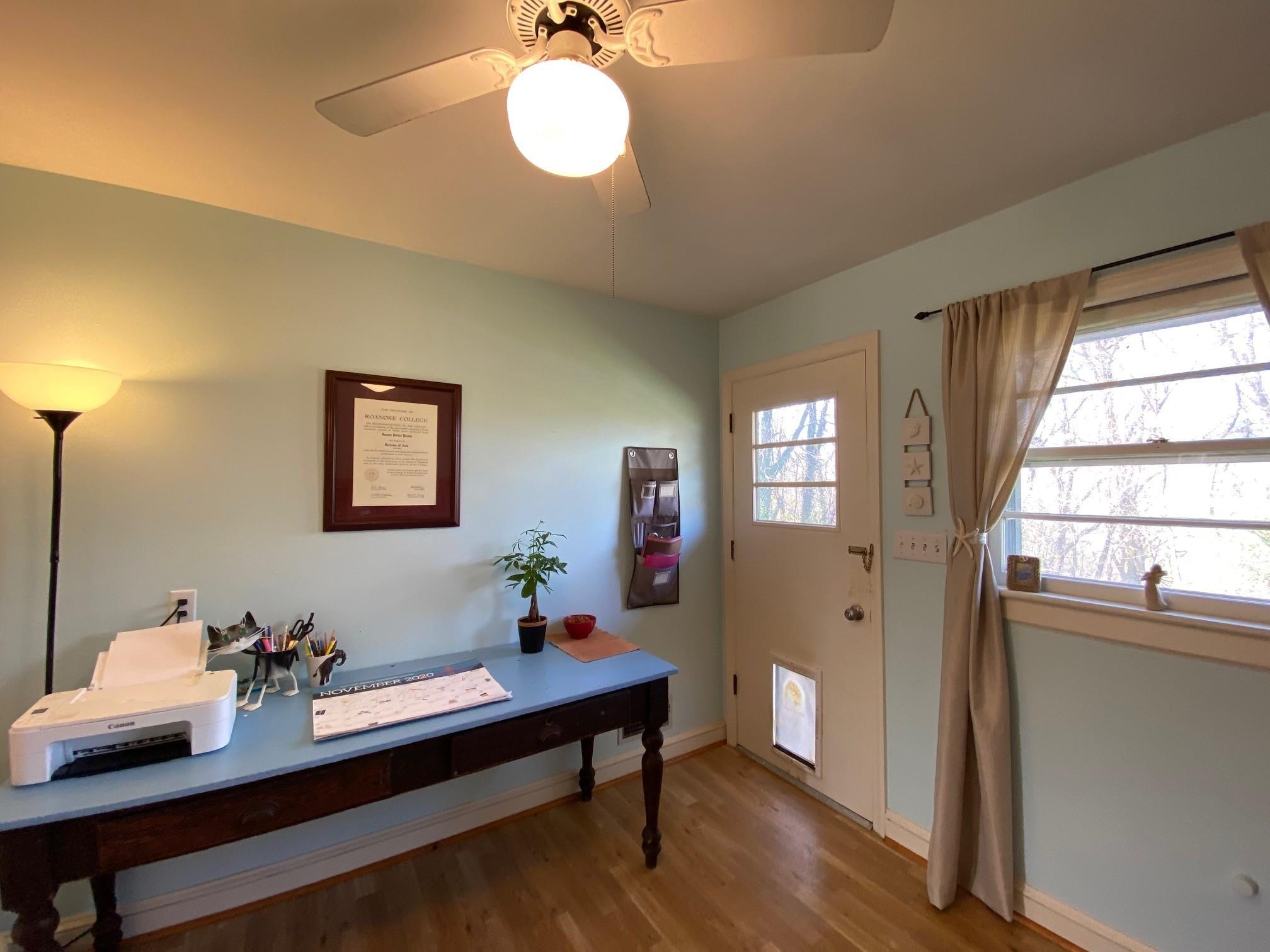 533 Diamond Road Salem, VA 24153 - Photo 14 of 40 Audrey office with desk