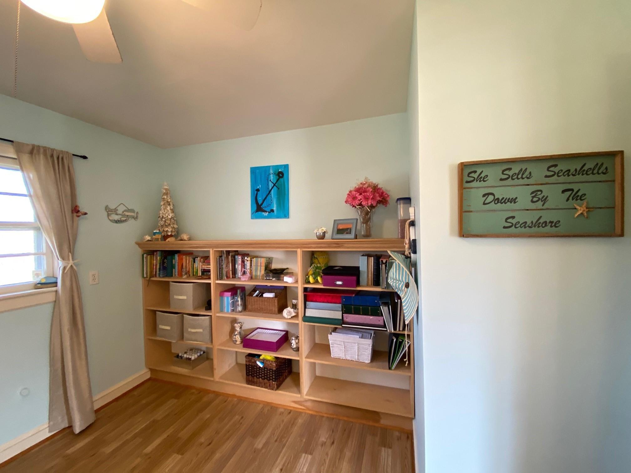533 Diamond Road Salem, VA 24153 - Photo 15 of 40 Audrey office with bookshelves