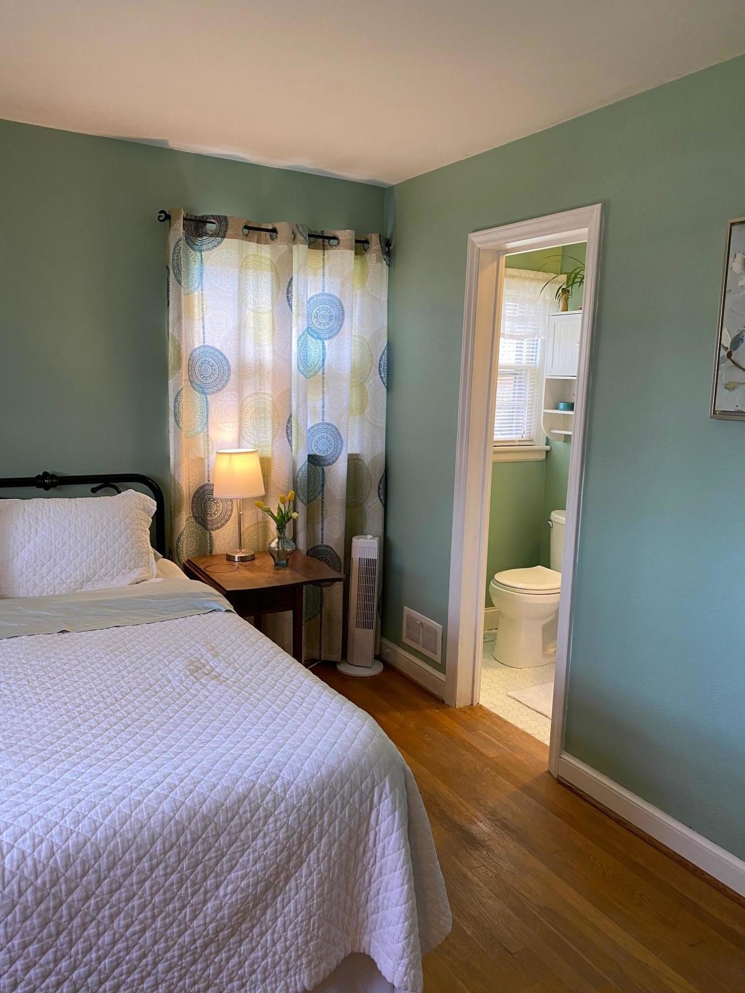 533 Diamond Road Salem, VA 24153 - Photo 21 of 40 Master BR - looking into Master Bath
