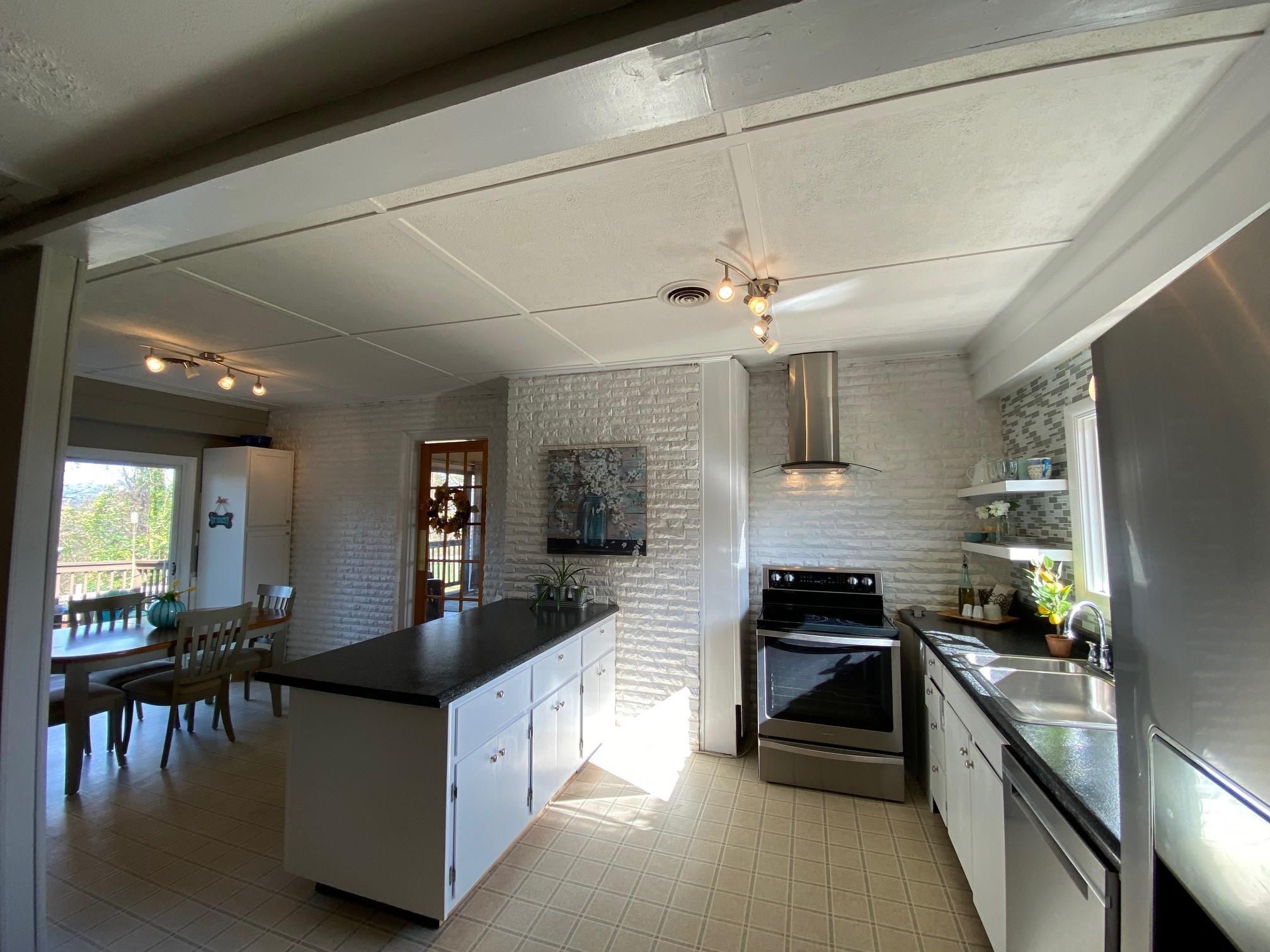 533 Diamond Road Salem, VA 24153 - Photo 8 of 40 Kitchen - Long view with DR - Deck