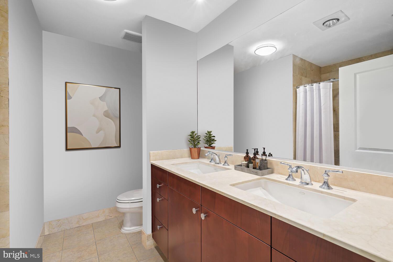 2425 L Street Northwest, Unit 241 Washington, DC 20037 - Photo 12 of 25 Primary suite bath
