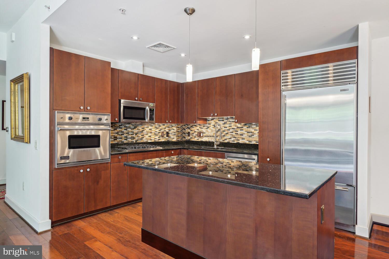 2425 L Street Northwest, Unit 241 Washington, DC 20037 - Photo 7 of 25 Gourmet kitchen