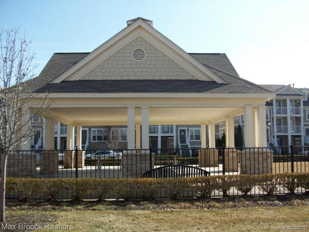 1107 Beaver Run, Unit 78 Troy, MI 48083 - Photo 6 of 21 gazebo 2.jpg