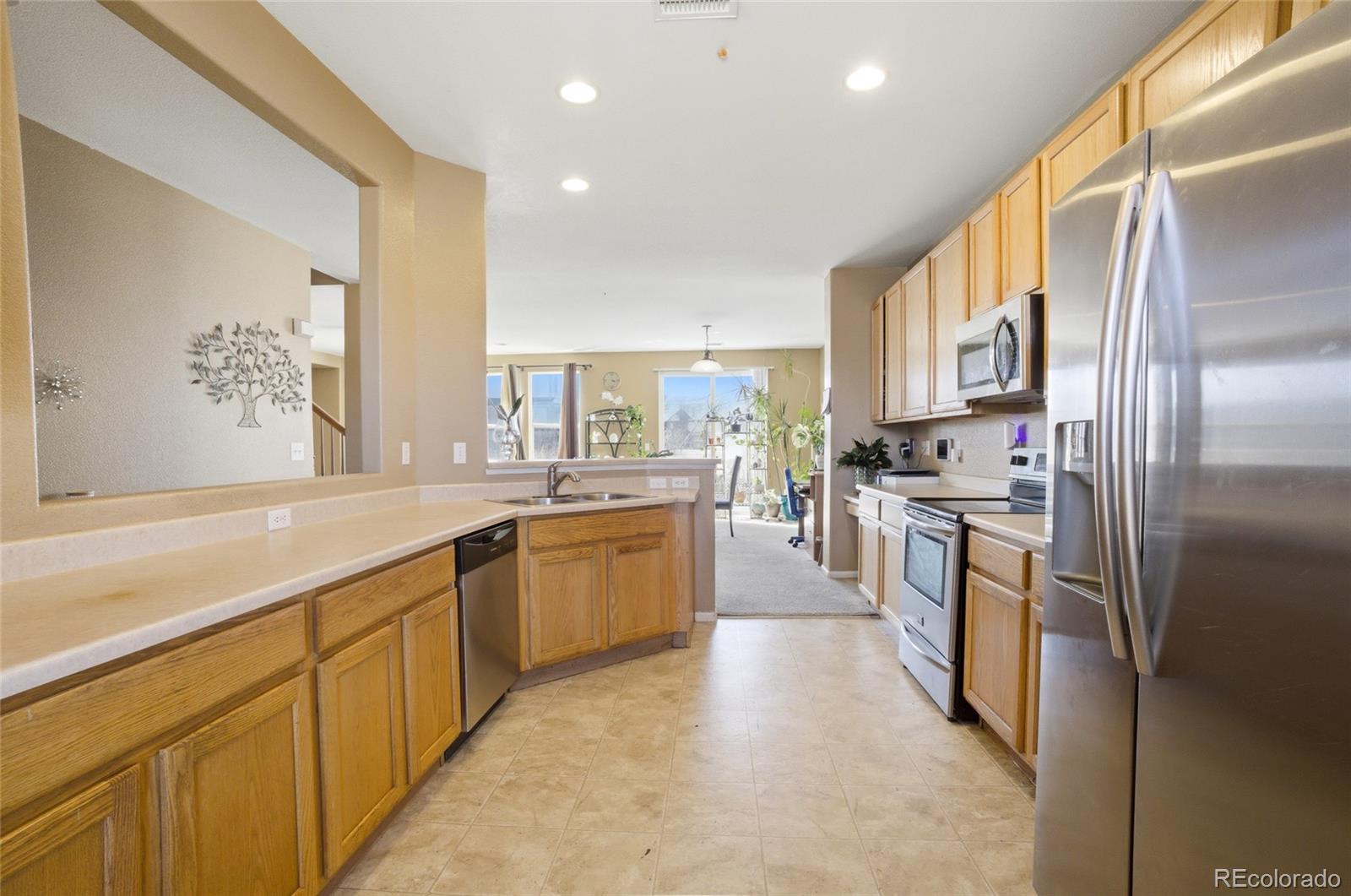 5573 Jasper Street Denver, CO 80239 - Photo 5 of 20