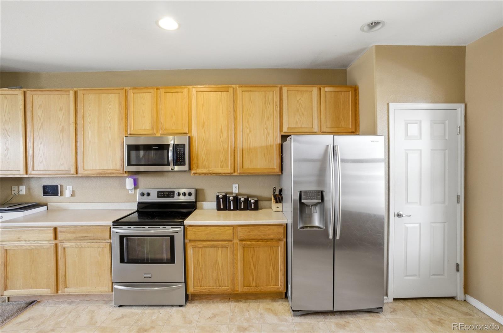 5573 Jasper Street Denver, CO 80239 - Photo 6 of 20