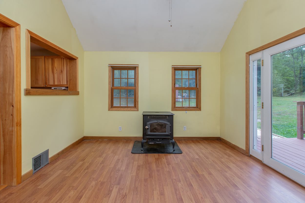 153 North Road Deerfield, NH 03037 - Photo 15 of 27