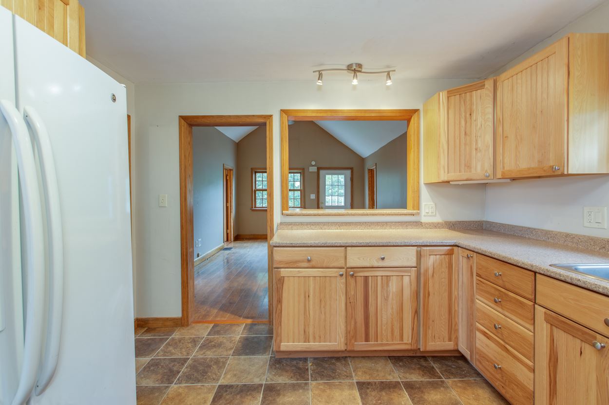 153 North Road Deerfield, NH 03037 - Photo 4 of 27