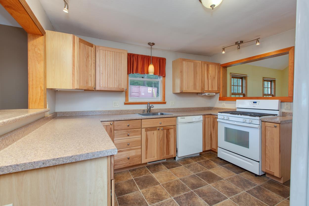 153 North Road Deerfield, NH 03037 - Photo 6 of 27