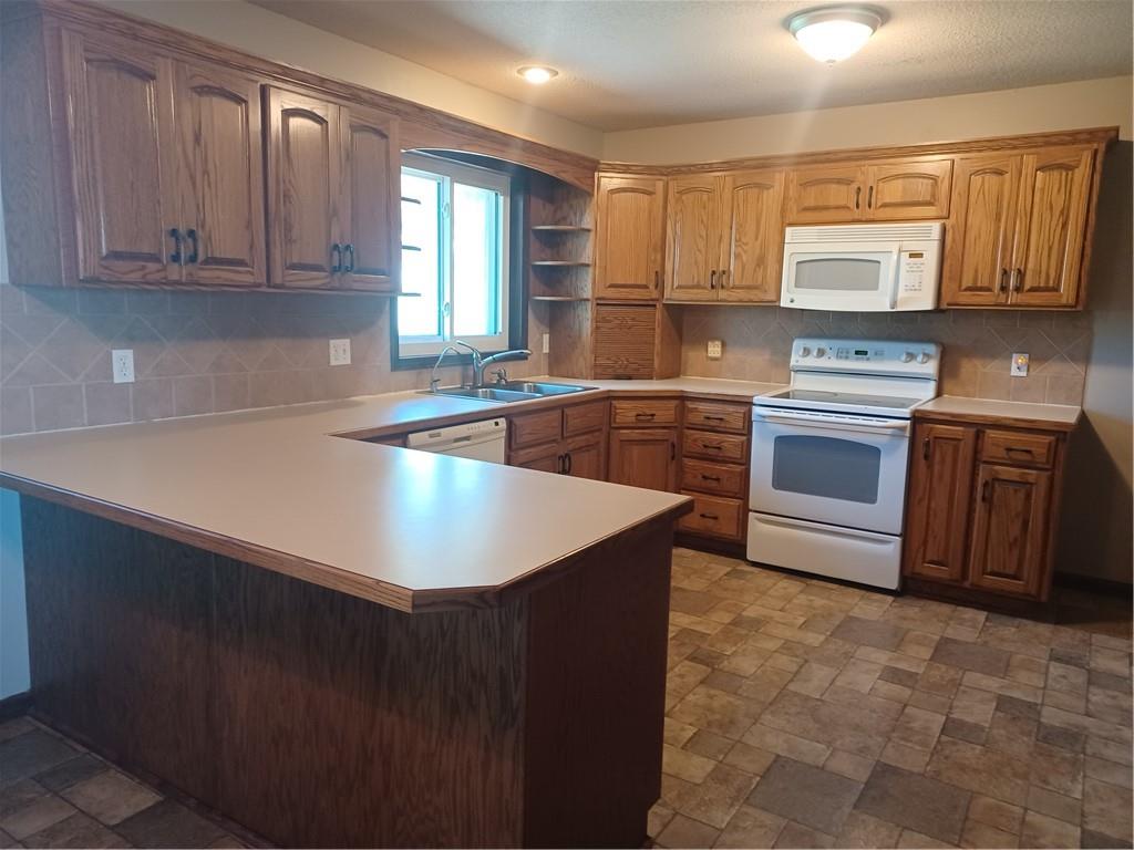 396 Valley Road Bronson, KS 66716 - Photo 6 of 29