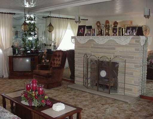 4 Ridgeview Avenue Canonsburg, PA 15317 - Photo 2 of 8 Den/Family/Great Room.