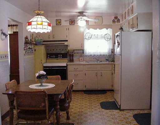 4 Ridgeview Avenue Canonsburg, PA 15317 - Photo 3 of 8 Kitchen.