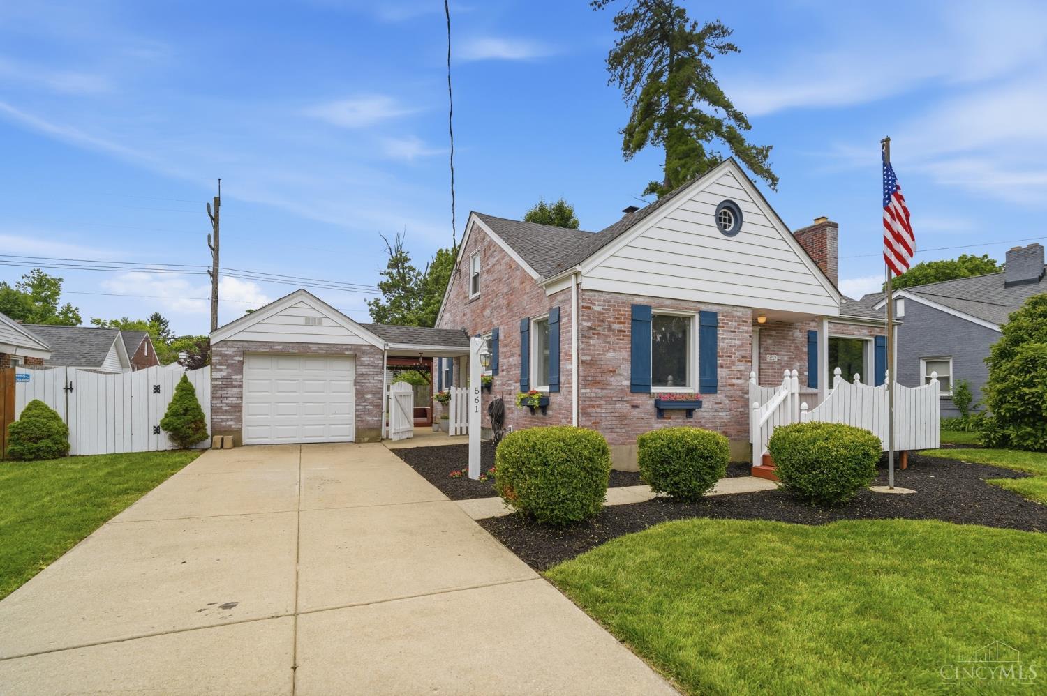 561 Columbia Road Hamilton, OH 45013 - Photo 2 of 47