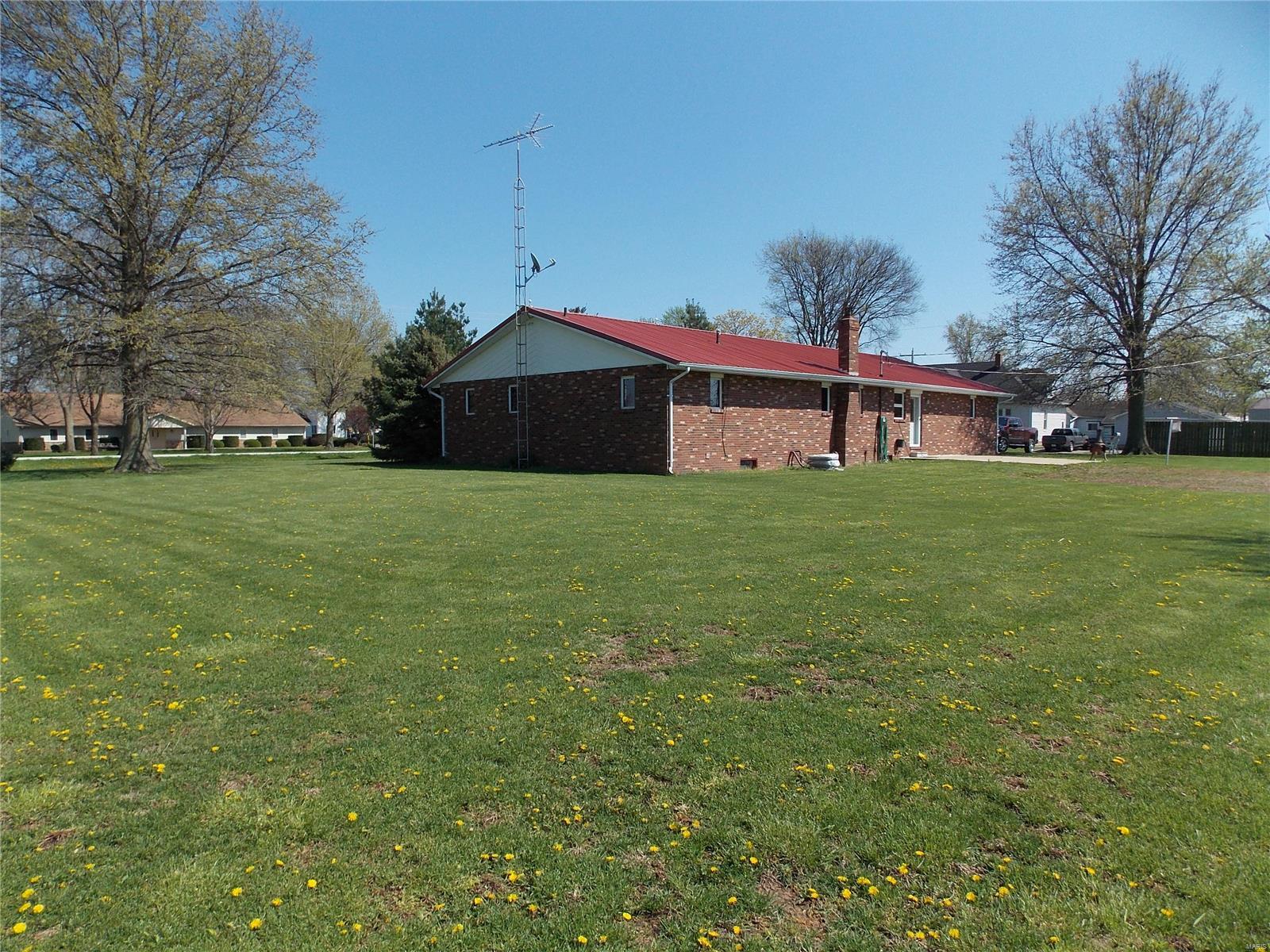 8333 Huey Road Hoffman, IL 62250 - Photo 14 of 21
