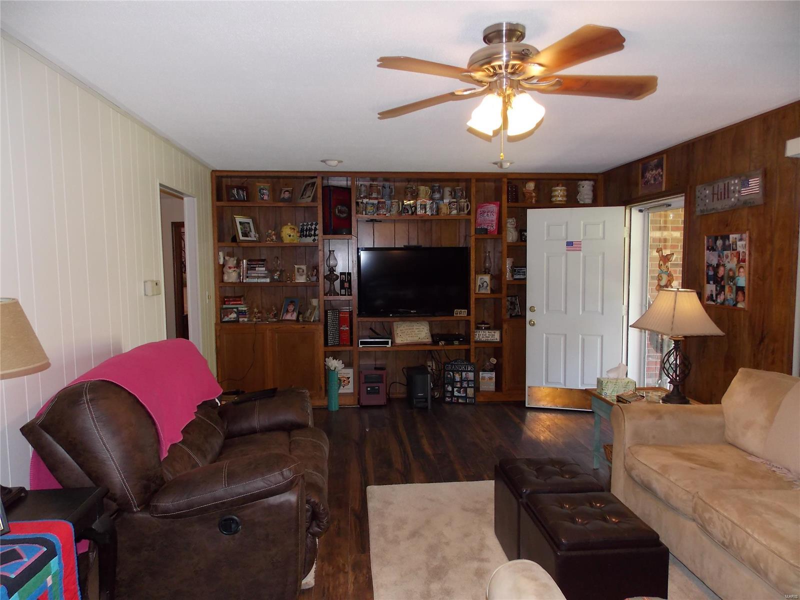 8333 Huey Road Hoffman, IL 62250 - Photo 3 of 21