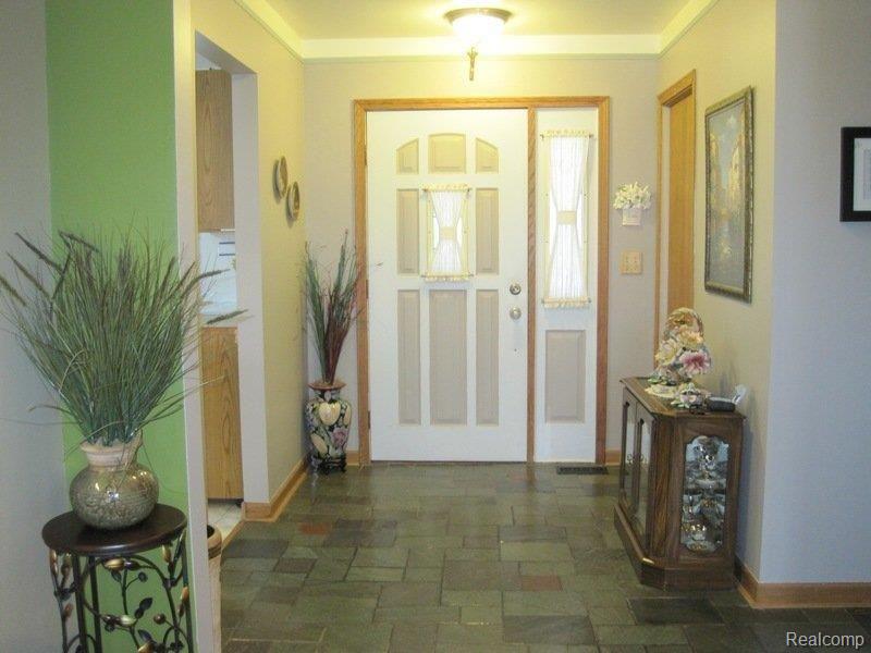 18515 Tipsico Lake Road Fenton, MI 48430 - Photo 2 of 24 017.jpg