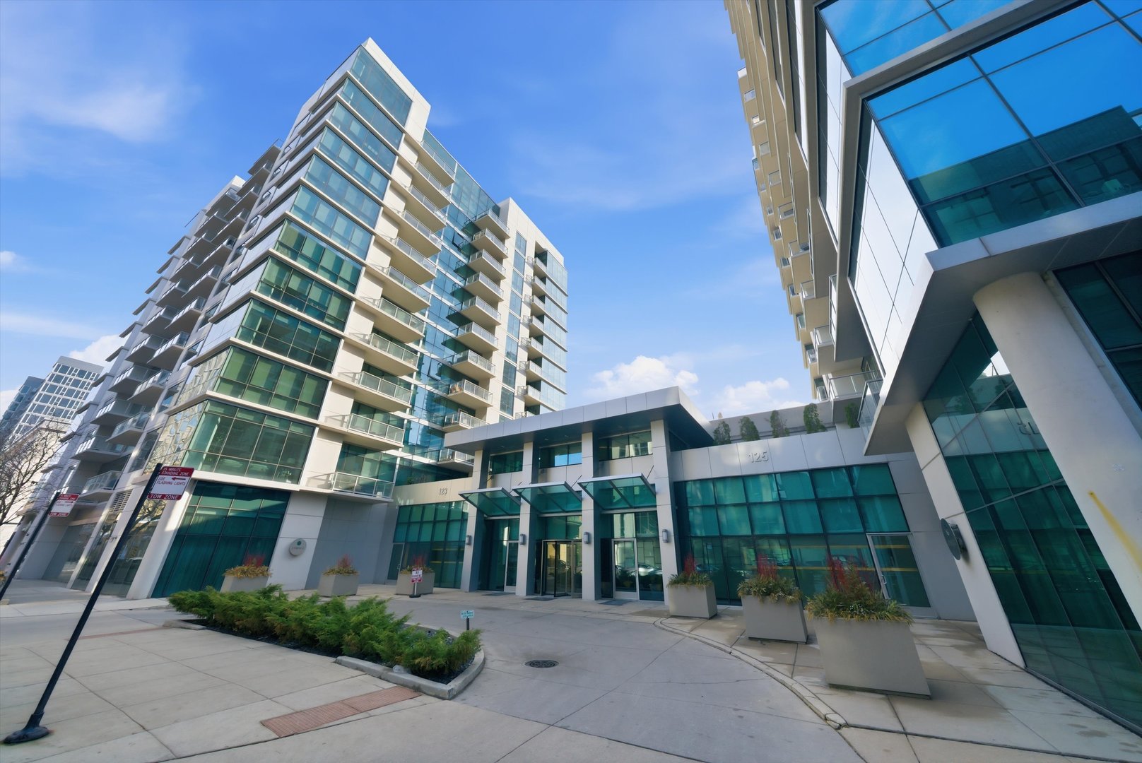 123 South Green Street, Unit 1208B Chicago, IL 60607 - Photo 2 of 32