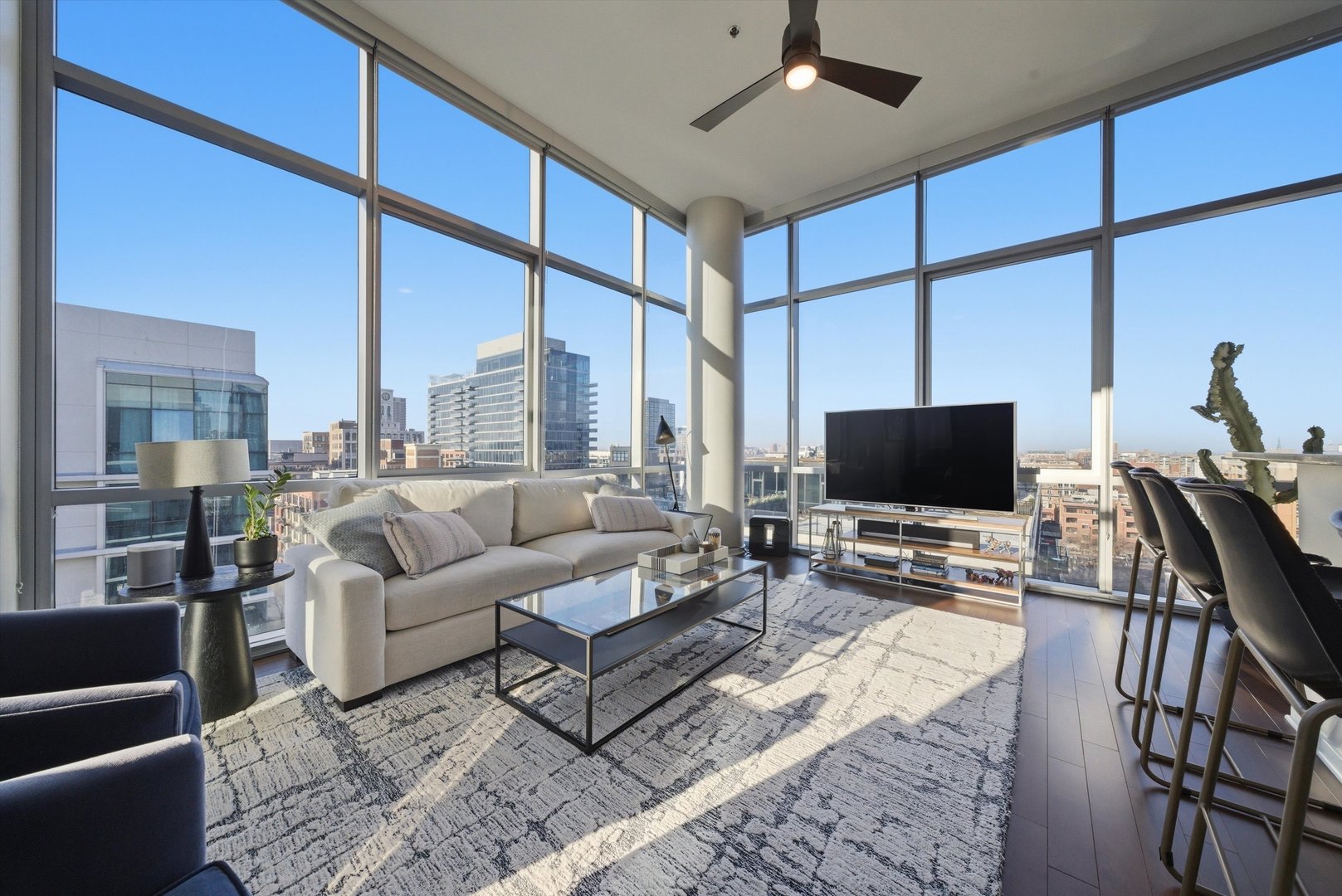 123 South Green Street, Unit 1208B Chicago, IL 60607 - Photo 3 of 32