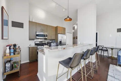 $675,000 | 123 South Green Street, Unit 1208B, Chicago, IL 60607