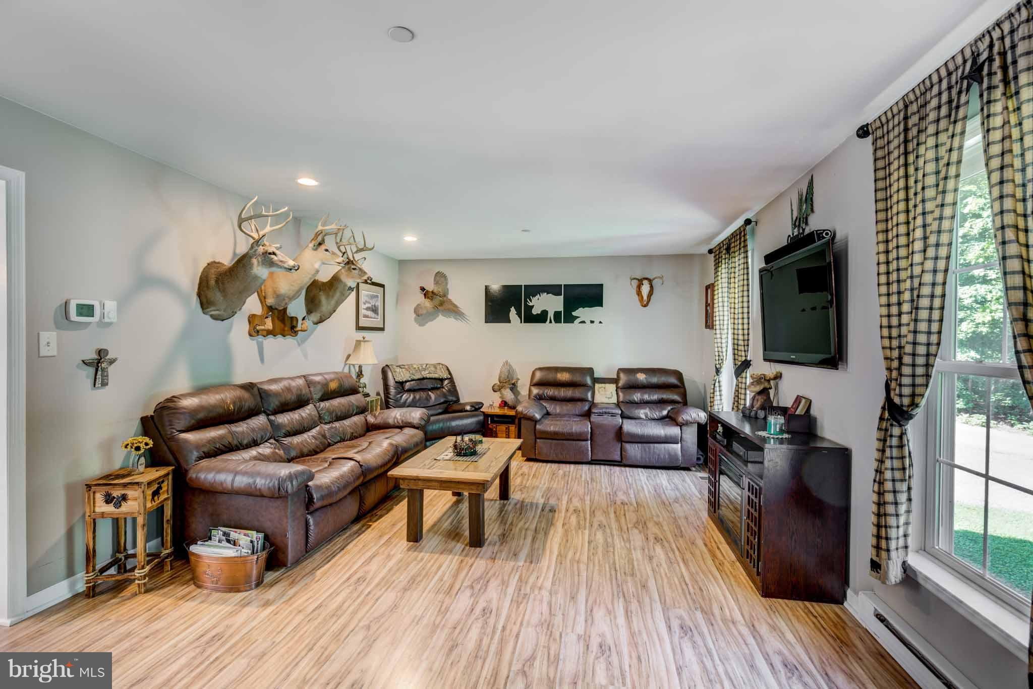 3973 North Stone Road Taneytown, MD 21787 - Photo 11 of 30 Living Room