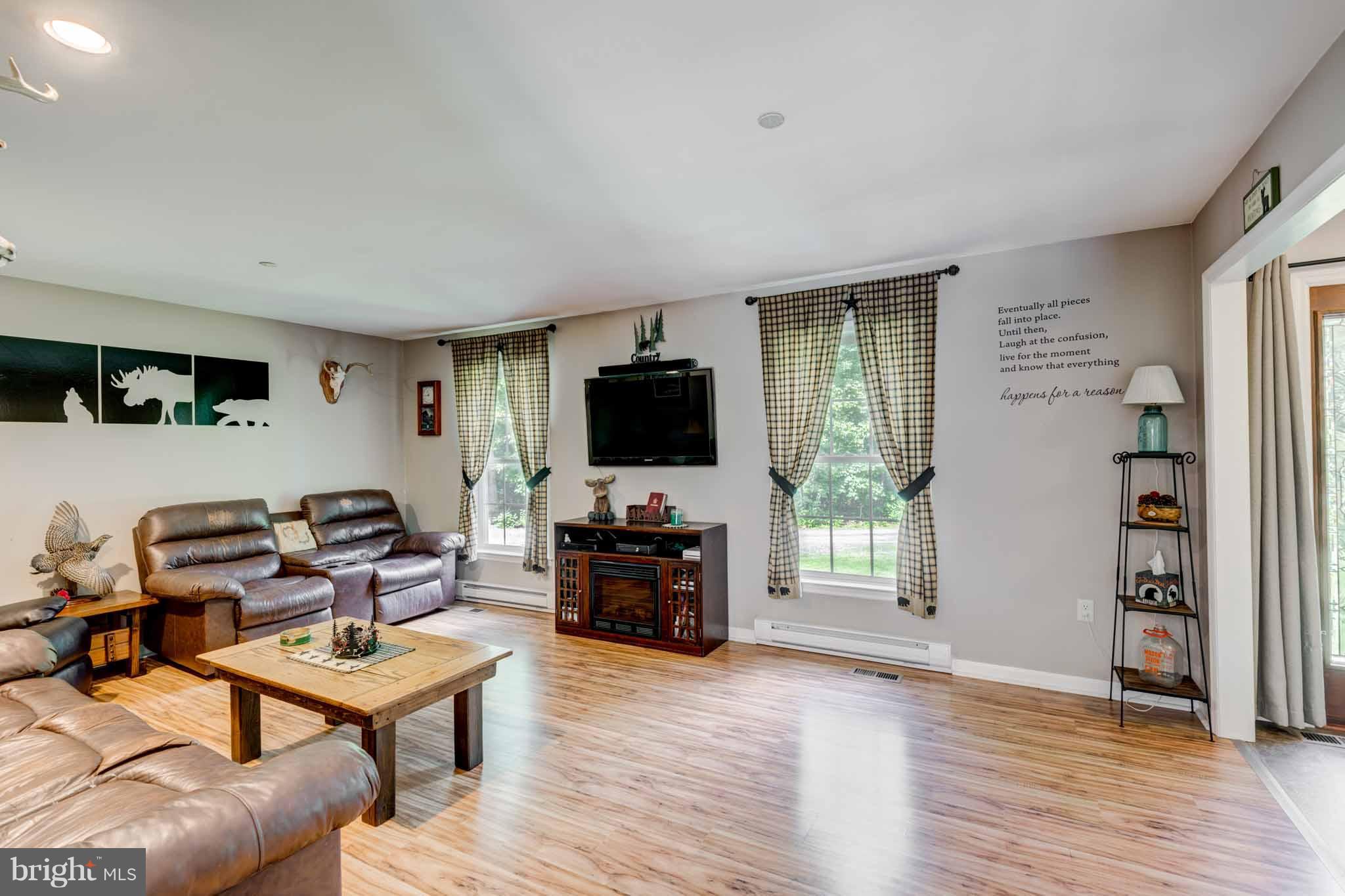 3973 North Stone Road Taneytown, MD 21787 - Photo 10 of 30 Living Room