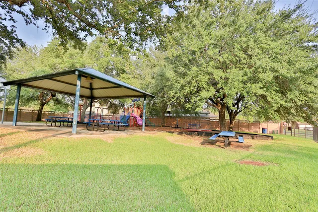 $2,200 | 7110 Yardley Drive, Katy, TX 77494