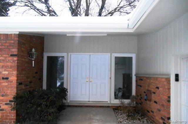 4215 Fieldbrook Road West Bloomfield, MI 48323 - Photo 2 of 11 DSCN1142.jpg
